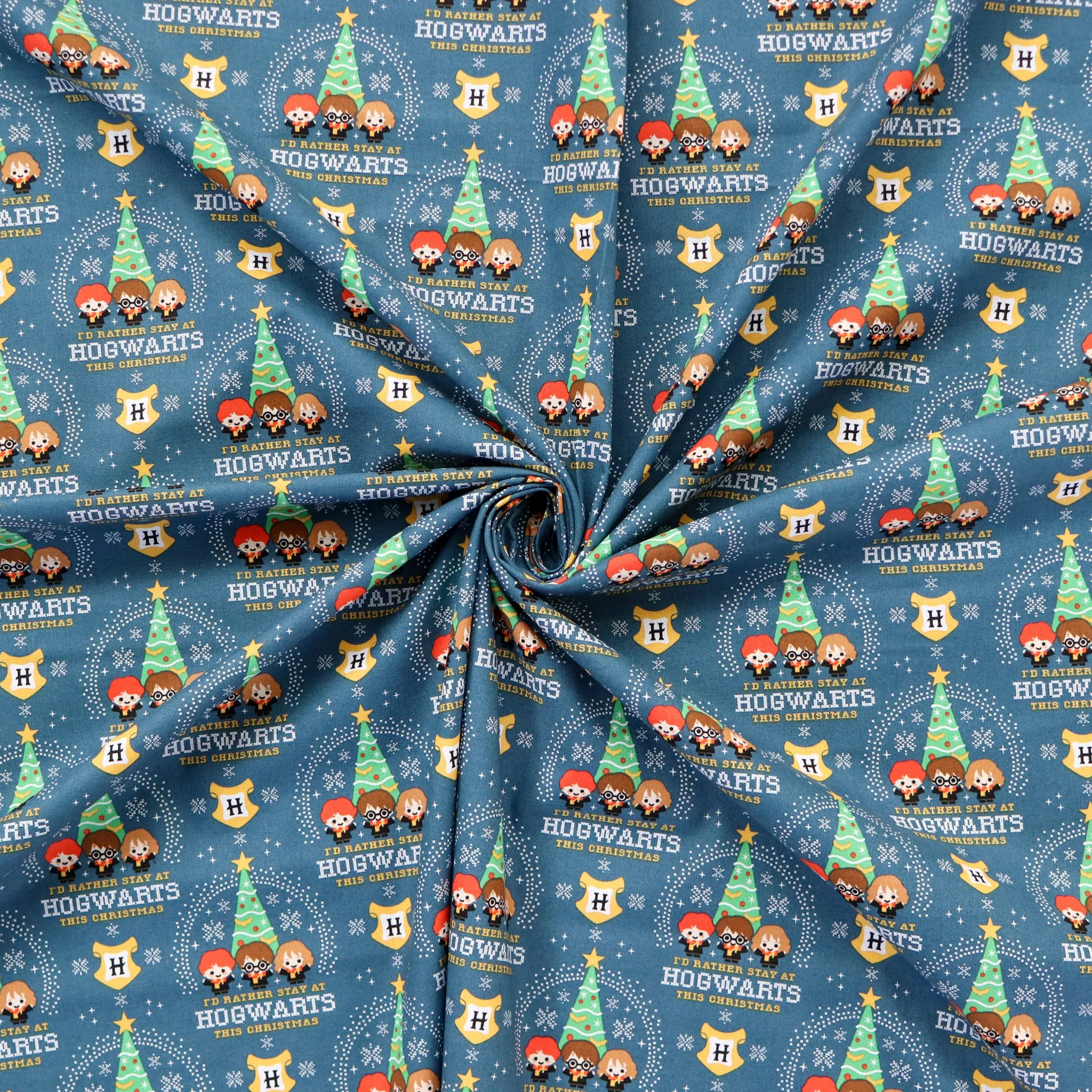 FS635_25 Harry Potter – Hogwarts Christmas Cotton Fabric