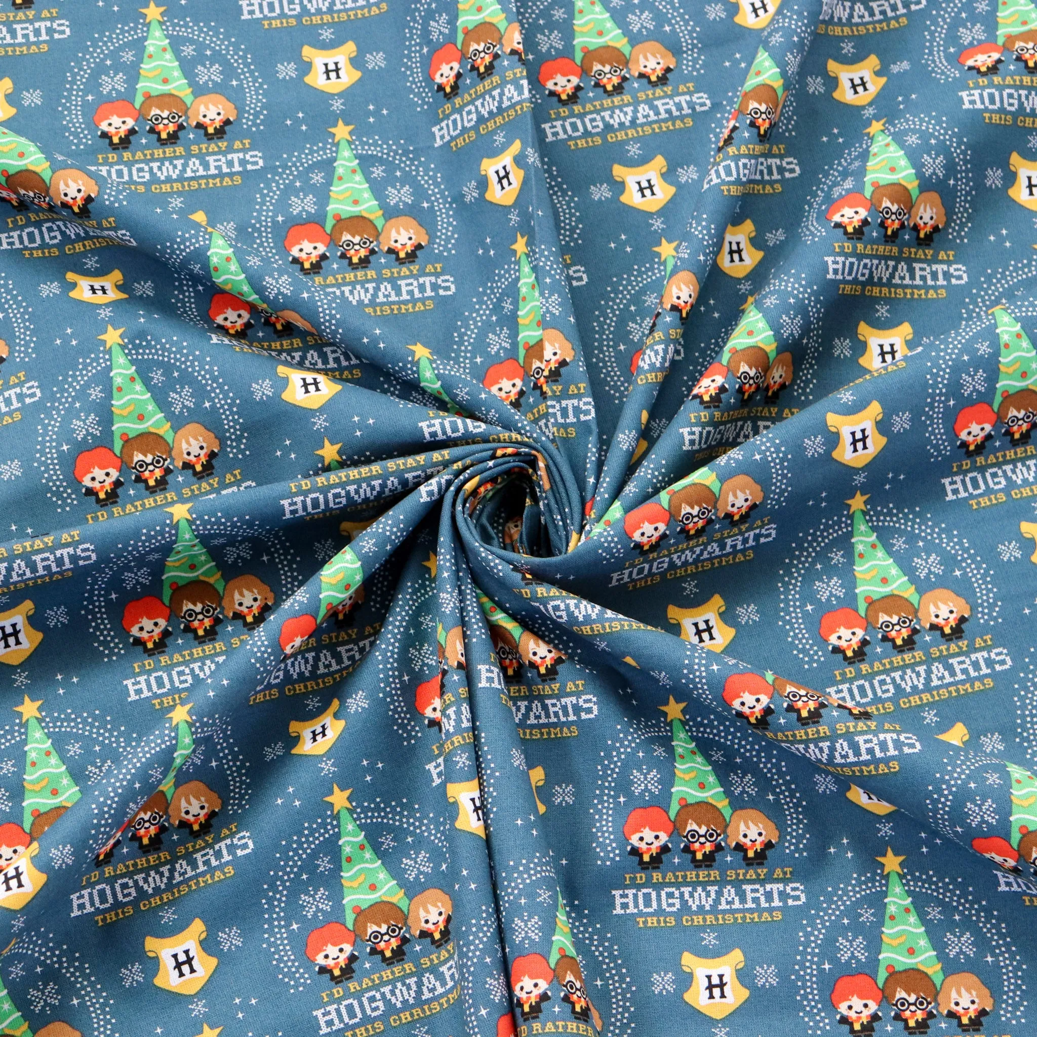 FS635_25 Harry Potter – Hogwarts Christmas Cotton Fabric