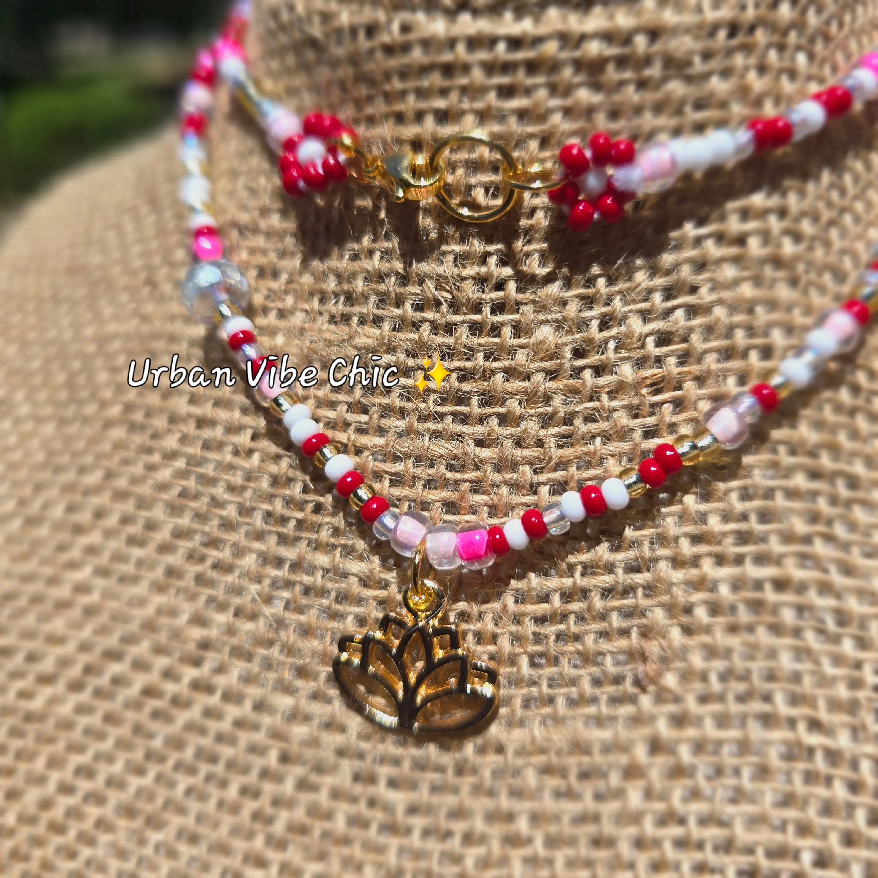 Red & White & Pink Daisy Beaded Necklace |Flower Bead Bead Necklace | Urban Vibe Chic | Seed Bead Jewelry